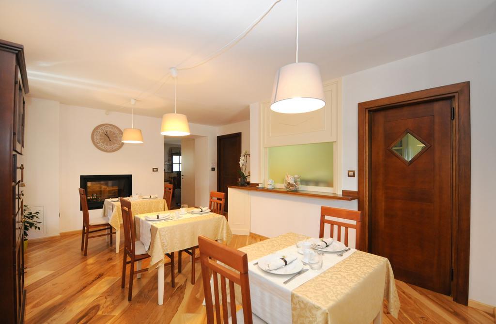 Bed & Breakfast Korta Gira Buici  Buitenkant foto