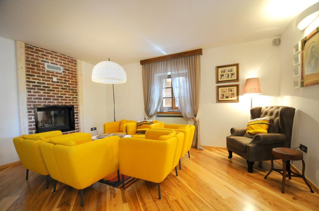 Bed & Breakfast Korta Gira Buici  Buitenkant foto