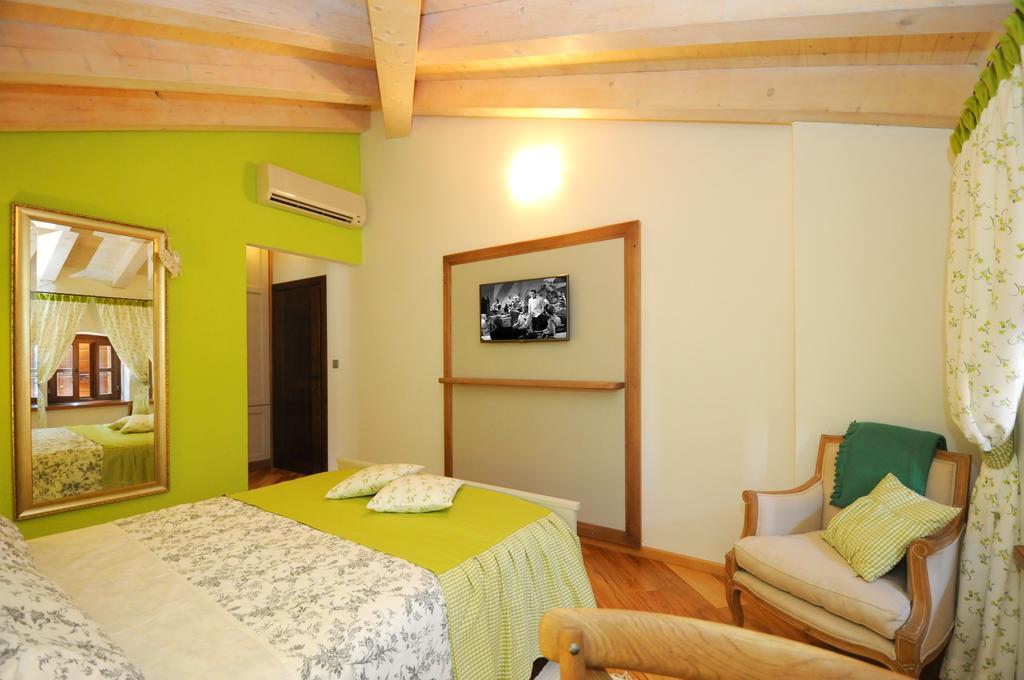 Bed & Breakfast Korta Gira Buici  Kamer foto