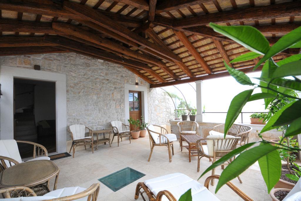 Bed & Breakfast Korta Gira Buici  Buitenkant foto