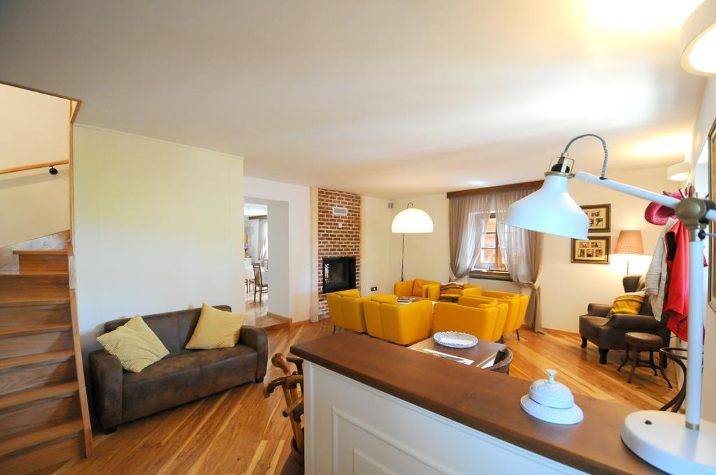 Bed & Breakfast Korta Gira Buici  Buitenkant foto