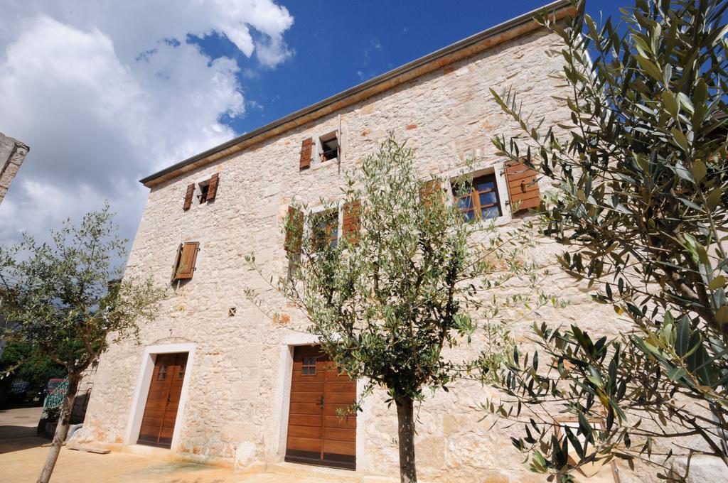 Bed & Breakfast Korta Gira Buici  Buitenkant foto