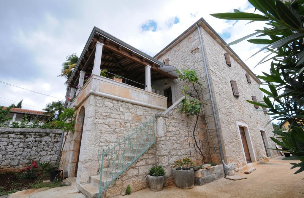 Bed & Breakfast Korta Gira Buici  Buitenkant foto