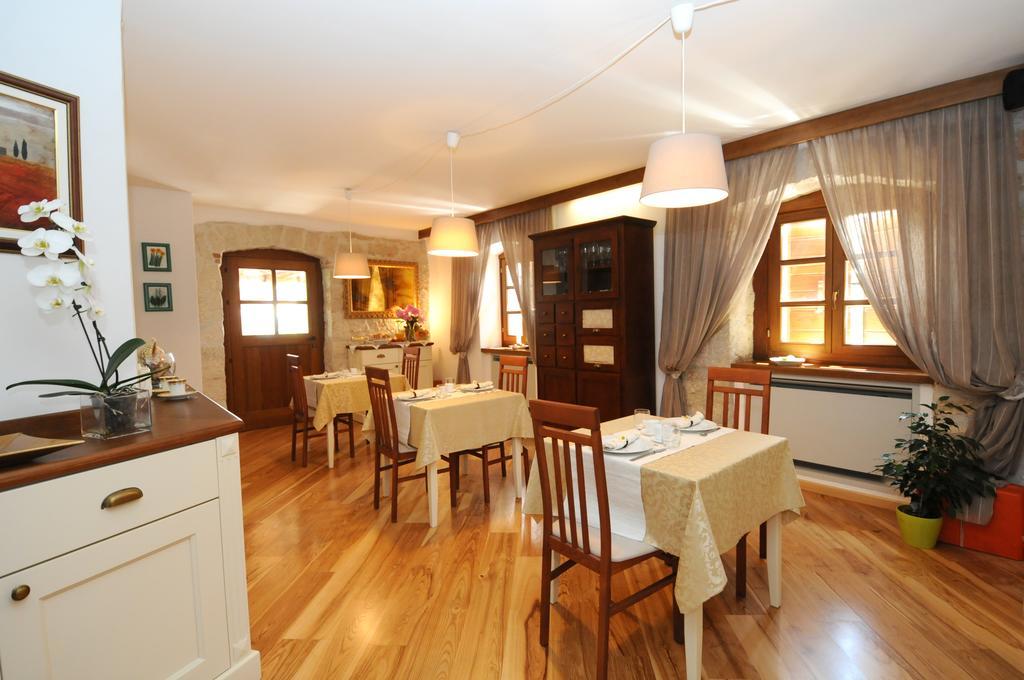 Bed & Breakfast Korta Gira Buici  Buitenkant foto