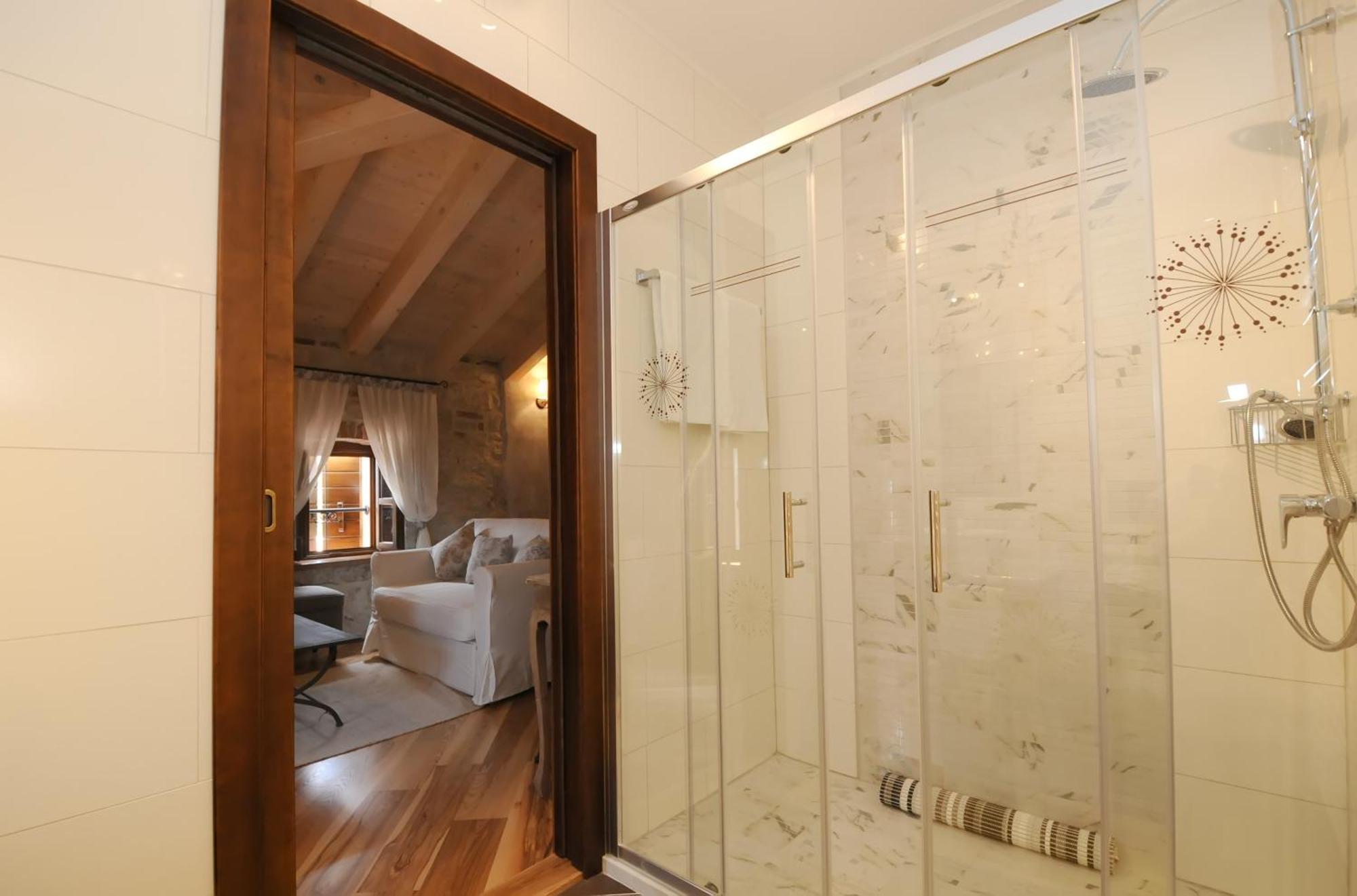 Bed & Breakfast Korta Gira Buici  Kamer foto
