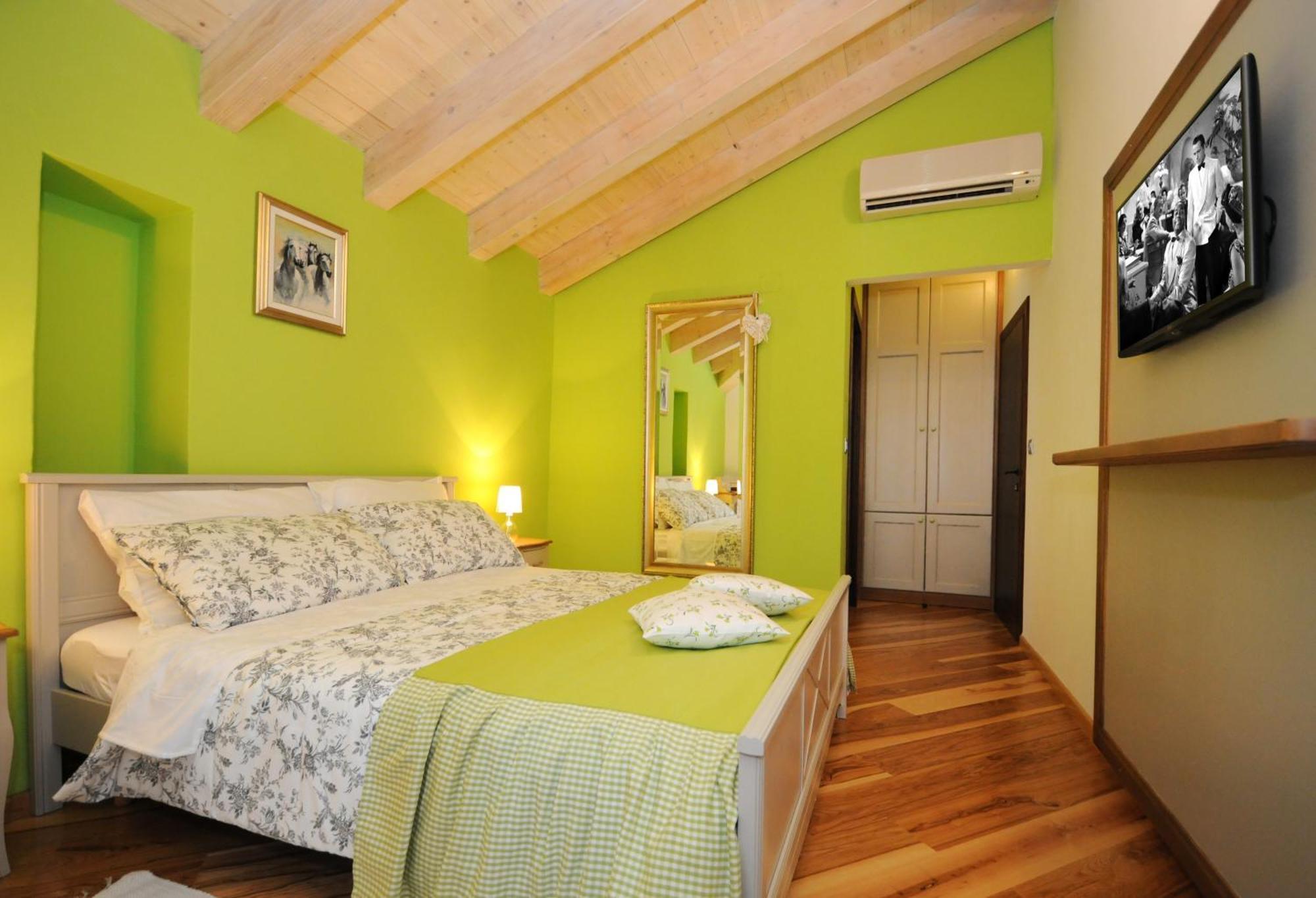 Bed & Breakfast Korta Gira Buici  Kamer foto